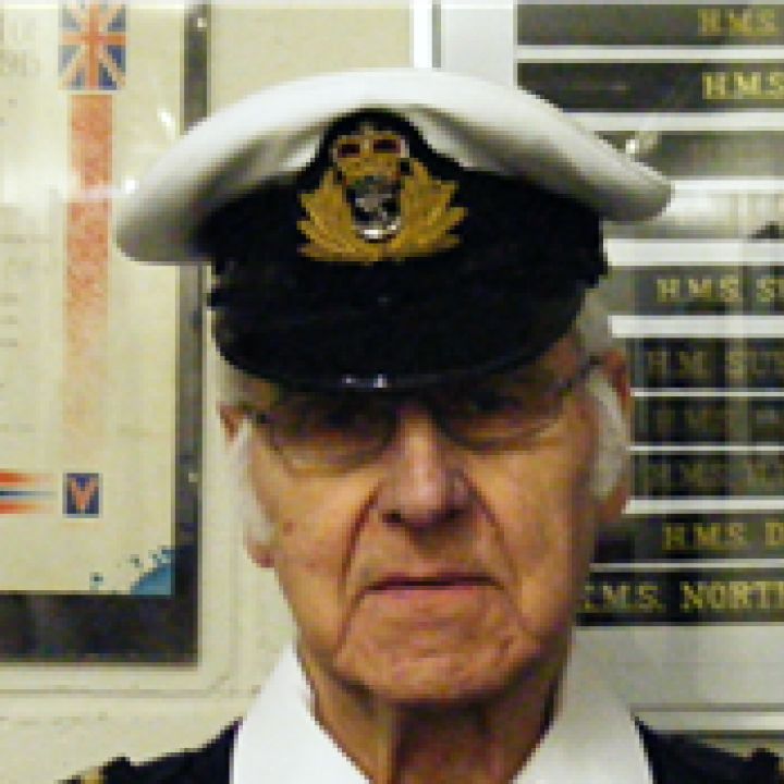 Lt(SCC) Barry Jones RNR (Rtd) wins Award